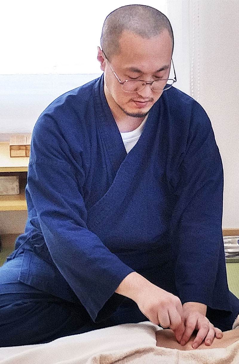 鍼灸師 乙重潭観