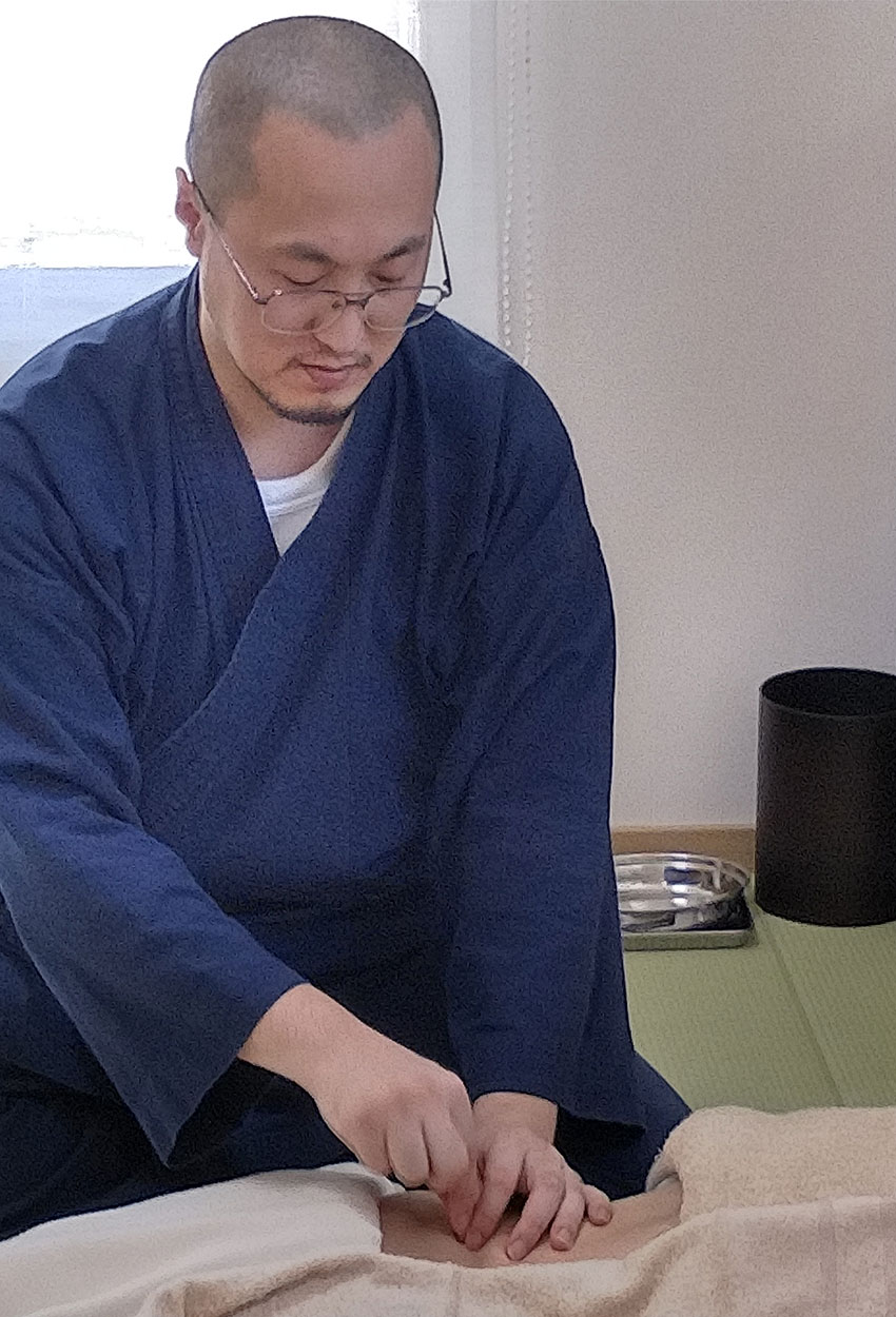 泰然堂 鍼灸師 乙重潭観